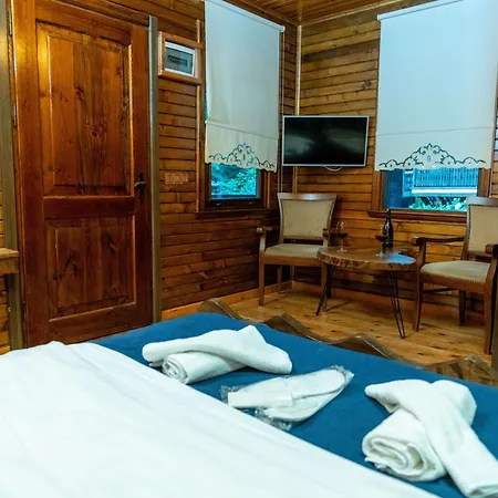 Istanbuldere Alabalikevi B&B 사판자