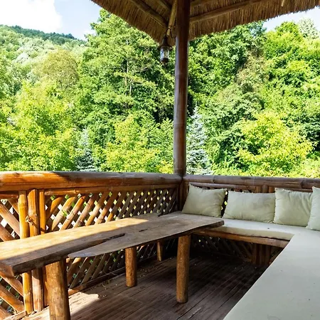 Istanbuldere Alabalikevi B&B 사판자